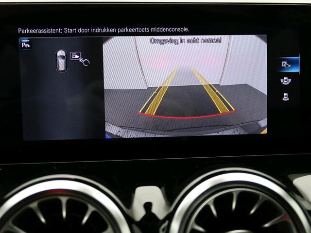 Mercedes-Benz B-KLASSE 180 AMG Automaat AMG | Night Pakket | Ledkoplampen | Achteruitrijcamera | Sfeerverlichting | Stoelverwarming voor. Inclusief 24 maanden Mercedes-Benz Certified garantie voor Europa.