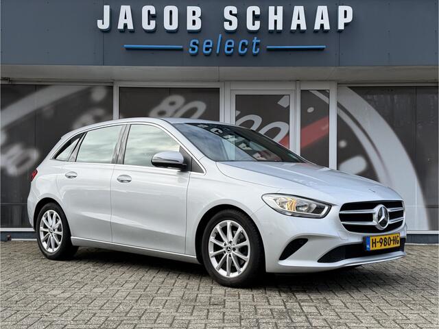 Mercedes-Benz B-KLASSE 180 Launch Edition Automaat / Parkeersensoren V-A / Cruise Control / Camera / Multimedia / 17'' LM / Navi