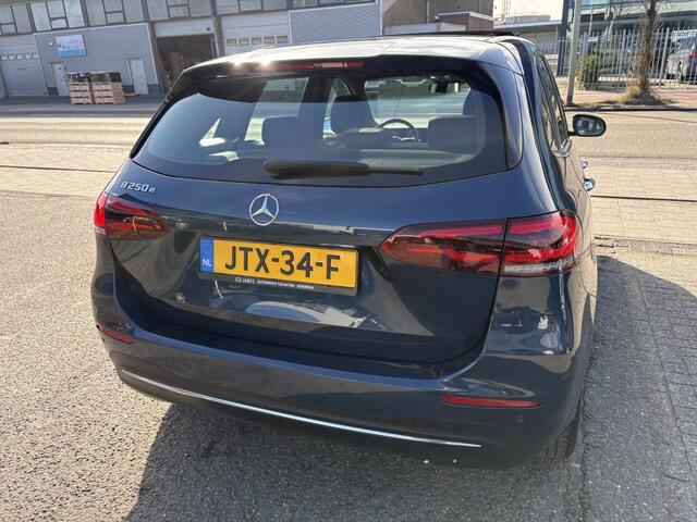 Mercedes-Benz B-KLASSE 250 e Premium Plus