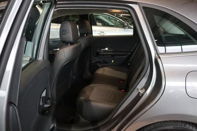 Mercedes-Benz B-KLASSE 180 Automaat MHEV Business Navigatie/Camera/Stoelverwarming