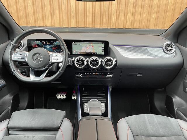 Mercedes-Benz B-KLASSE 200 Business Solution AMG | Sfeerverlichting | Apple Carplay | Android Auto | DAB | Rijmodus Regeling | Adaptieve Cruise Control | Lane Assist |