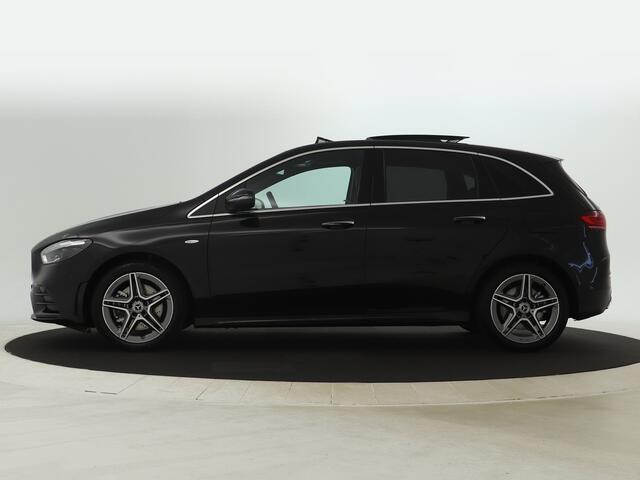 Mercedes-Benz B-KLASSE 250 e Business Solution AMG | Trekhaak | Parkeerpakket met achteruitrijcamera | Keyless-Go comfortpakket | Donkergetint glas achter | GUARD 360 ° Vehicle protection Plus | EASY PACK achterklep |