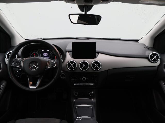 Mercedes-Benz B-KLASSE 180 Ambition Automaat | Navigatie | Cruise Control | Trekhaak | Full LED | 16 Inch | 107.082 Km!!