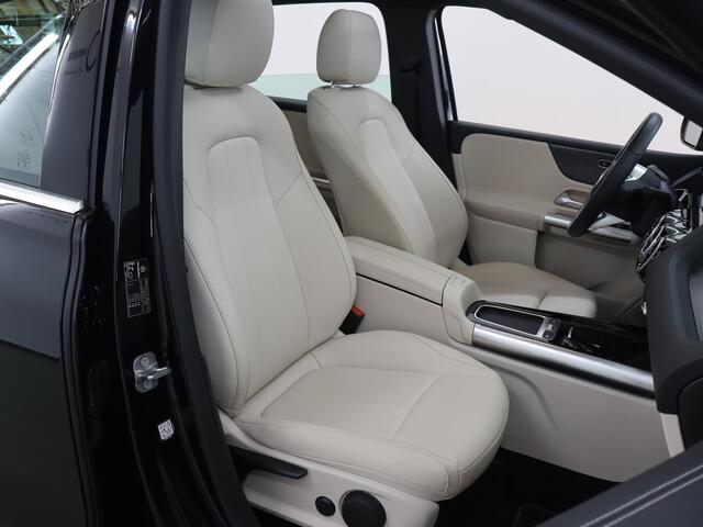 Mercedes-Benz B-KLASSE 250 e Luxury Line | Beige bekleding | Panoramadak | Trekhaak | Verwarmd stuur | Elektrische achterklep |