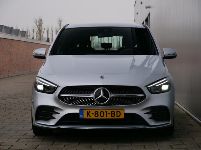 Mercedes-Benz B-KLASSE 180 Business Solution AMG 136 Pk Automaat Navigatie / DAB / Apple Carplay / Camera / Stoelverwarming / Trekhaak
