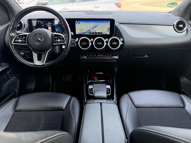 Mercedes-Benz B-KLASSE 180 Launch Edition ? Camera ? Afn. Trekhaak ? Stoelverw. ? CarPlay ?