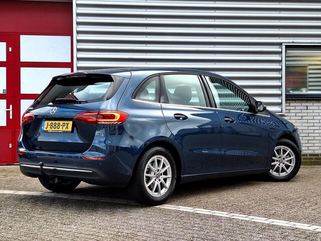 Mercedes-Benz B-KLASSE 180 Advantage | Automaat | Trekhaak | Achteruitrijcamera | Spoorassistent | LED verlichting | Elektrische achterklep