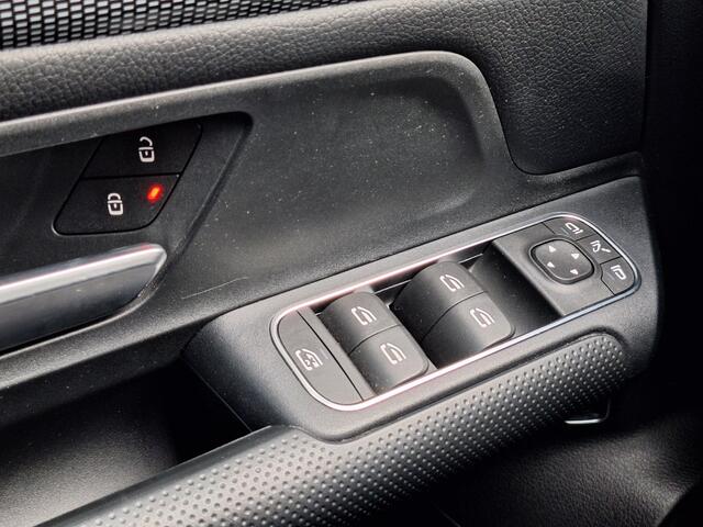 Mercedes-Benz B-KLASSE 180 Advantage | Automaat | Trekhaak | Achteruitrijcamera | Spoorassistent | LED verlichting | Elektrische achterklep