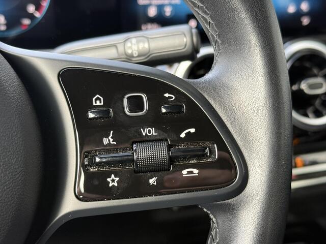 Mercedes-Benz B-KLASSE 180 Business Solution Automaat / Dealer Onderhouden / 1e Eigenaar / Trekhaak / Navigatie / Stoelverwarming / Climate Control /