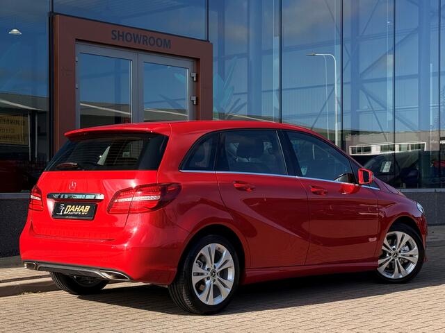 Mercedes-Benz B-KLASSE B180 | Navi | Half leder | Stoelverwarming | Trekhaak | Sfeerverlichting