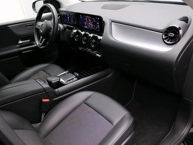 Mercedes-Benz B-KLASSE 180 Business Solution Trekhaak | Ledkoplampen | Stoelverwarming | Licht- en zicht pakket | Parkeerpakket met achteruitrijcamera. Inclusief 24 maanden Mercedes-Benz Certified garantie voor Europa.