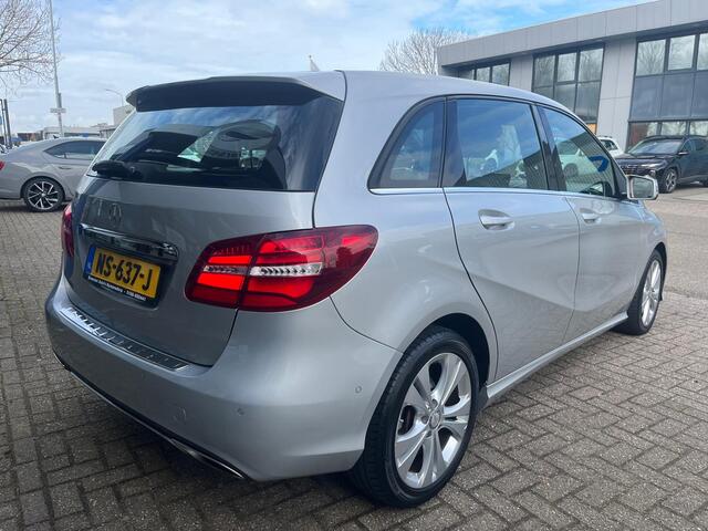 Mercedes-Benz B-KLASSE B180 122PK Ambition met Navigatie, Cruise control & 17'' Lichtme