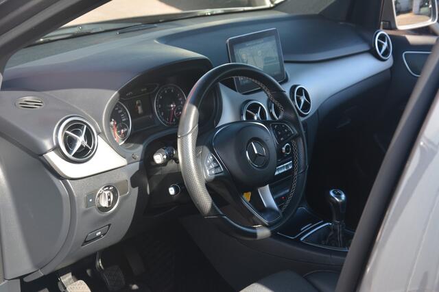 Mercedes-Benz B-KLASSE 180 Ambition | Navigatie | Xenon | Cruise-control | Sportstoelen | Trekhaak | NL auto!! |
