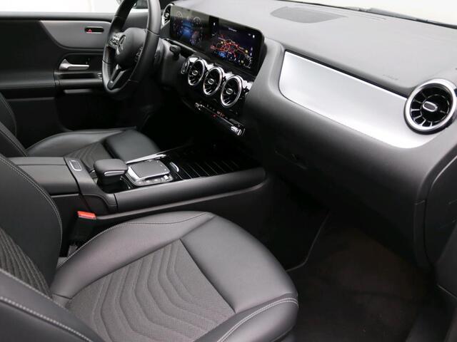 Mercedes-Benz B-KLASSE 180 Business Solution Achteruitrijcamera | Ledkoplampen | Stoelverwarming | Parkeerassistent | Inclusief 24 maanden Mercedes-Benz Certified garantie voor Europa.