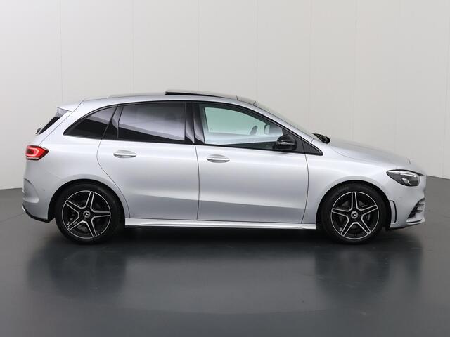 Mercedes-Benz B-KLASSE 180 Business Solution AMG | Night | Widescreen | Trekhaak | Panoramadak | Stoelverwarming |