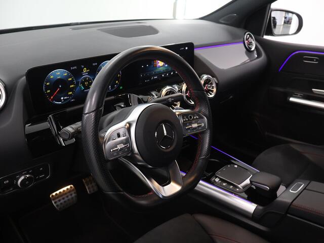 Mercedes-Benz B-KLASSE 180 Business Solution AMG | Night | Widescreen | Trekhaak | Panoramadak | Stoelverwarming |