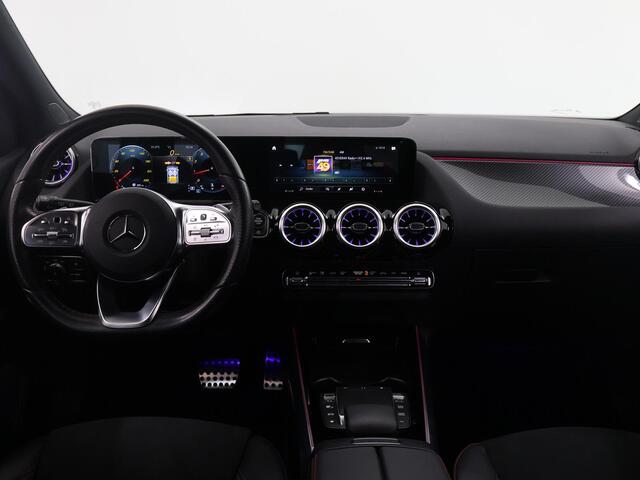 Mercedes-Benz B-KLASSE 180 Business Solution AMG | Night | Widescreen | Trekhaak | Panoramadak | Stoelverwarming |