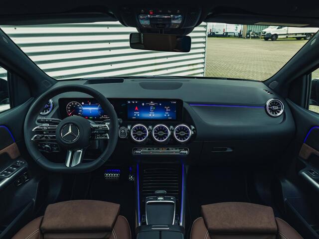 Mercedes-Benz B-KLASSE 250 e Business Solution AMG Premium PLUS | Panorama dak | Trekhaak