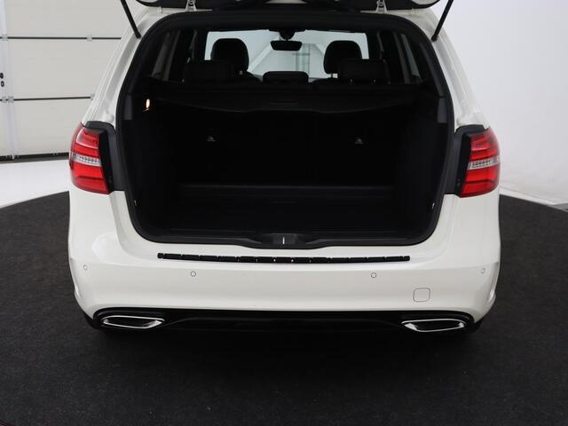 Mercedes-Benz B-KLASSE 200 AMG Line | WhiteArt Edition | Panoramadak | Stoelverwarming | Carplay | Camera | Harman/Kardon | Leder/Alcantara | Navigatie | Sfeerverlichting | Full LED | Side Assist | 18'' | Park Assist