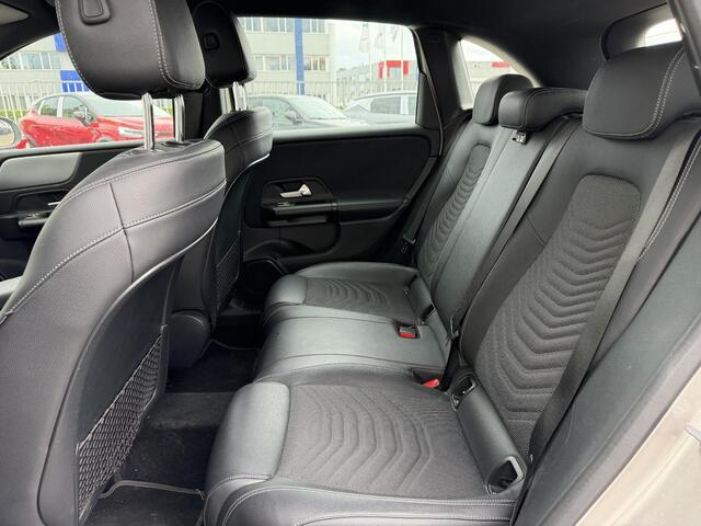 Mercedes-Benz B-KLASSE 180 Business Solution | Navigatie | Climate Control | Cruise Control | Apple Carplay/Android Auto