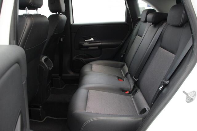 Mercedes-Benz B-KLASSE 180 Business Solution Automaat - Camera, Half Leer, Stoelverw. Afn. Trekhaak