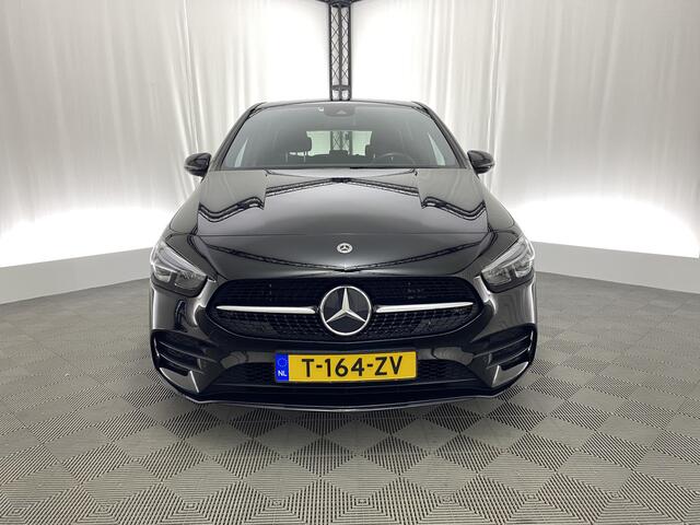 Mercedes-Benz B-KLASSE 250 e Business Solution AMG | Apple carplay | Parkeerass. | Sfeerverl. | Navi | Camera | Stoelverw.