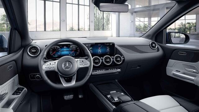 Mercedes-Benz B-KLASSE 180 Launch Edition | AMG | Trekhaak | Duo-tone bekleding | Achteruitrijcamera |
