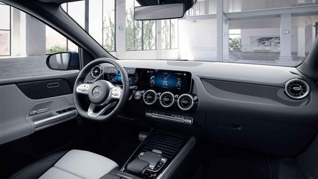 Mercedes-Benz B-KLASSE 180 Launch Edition | AMG | Trekhaak | Duo-tone bekleding | Achteruitrijcamera |