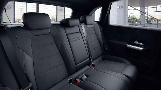Mercedes-Benz B-KLASSE 180 Business Solution AMG | Widescreen | Apple Carplay | Achteruitrijcamera | Stoelverwarming |