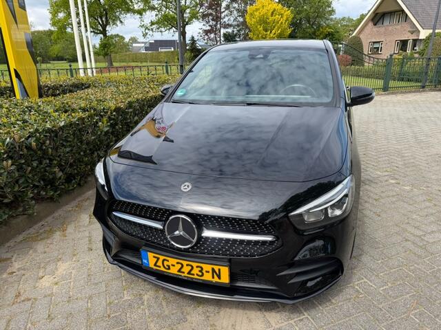 Mercedes-Benz B-KLASSE 180 Business Solution AMG Winterpakket / Trekhaak / Carplay