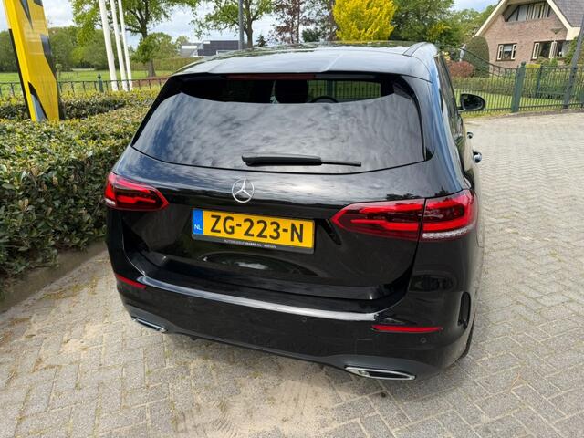 Mercedes-Benz B-KLASSE 180 Business Solution AMG Winterpakket / Trekhaak / Carplay