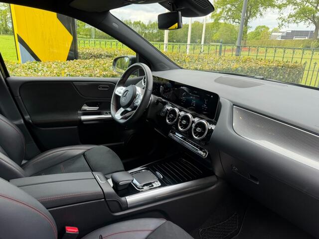 Mercedes-Benz B-KLASSE 180 Business Solution AMG Winterpakket / Trekhaak / Carplay
