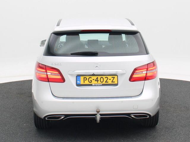 Mercedes-Benz B-KLASSE 250 Ambition Automaat 211 Pk | Camera | Trekhaak | Keyless | LED | Navigatiesysteem | Parkeersensoren | 18 Inch | 81.928 Km