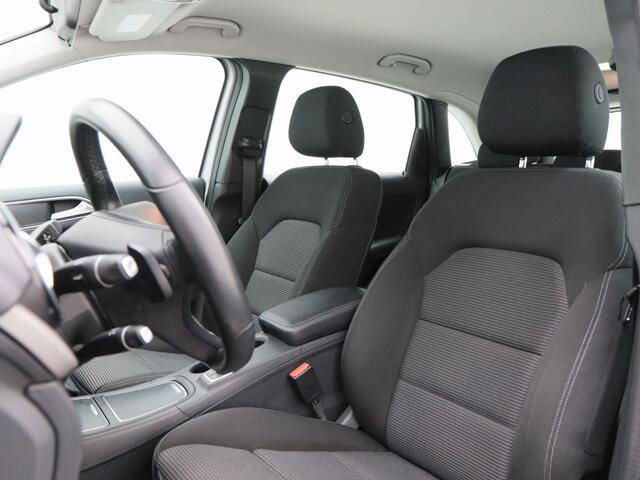 Mercedes-Benz B-KLASSE 250 Ambition Automaat 211 Pk | Camera | Trekhaak | Keyless | LED | Navigatiesysteem | Parkeersensoren | 18 Inch | 81.928 Km