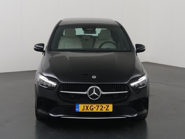 Mercedes-Benz B-KLASSE 250 e Luxury Line | Beige bekleding | Panoramadak | Trekhaak | Verwarmd stuur | Elektrische achterklep |