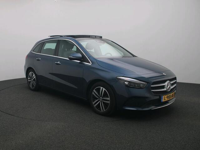 Mercedes-Benz B-KLASSE 180 Business Solution Luxury Trekhaak | Panorama Schuif-Kanteldak | Memory voorstoelen | MBUX augmented reality voor navigatie | Sfeerverlichting. Inclusief 24 maanden Mercedes-Benz Certified garantie voor Europa.