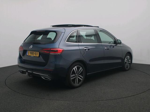 Mercedes-Benz B-KLASSE 180 Business Solution Luxury Trekhaak | Panorama Schuif-Kanteldak | Memory voorstoelen | MBUX augmented reality voor navigatie | Sfeerverlichting. Inclusief 24 maanden Mercedes-Benz Certified garantie voor Europa.