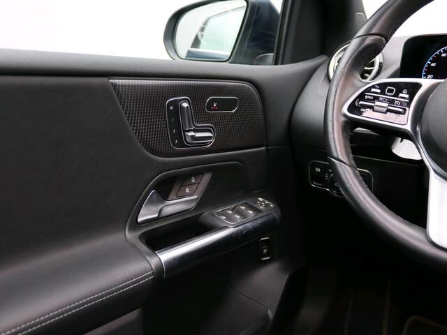 Mercedes-Benz B-KLASSE 180 Business Solution Luxury Trekhaak | Panorama Schuif-Kanteldak | Memory voorstoelen | MBUX augmented reality voor navigatie | Sfeerverlichting. Inclusief 24 maanden Mercedes-Benz Certified garantie voor Europa.