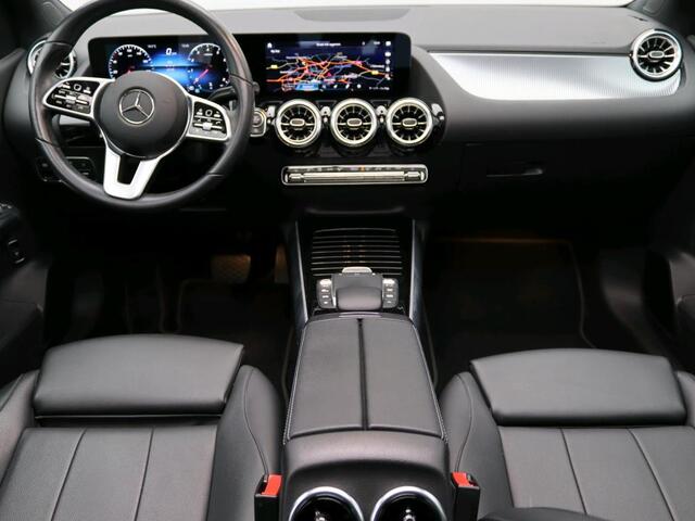 Mercedes-Benz B-KLASSE 180 Business Solution Luxury Trekhaak | Panorama Schuif-Kanteldak | Memory voorstoelen | MBUX augmented reality voor navigatie | Sfeerverlichting. Inclusief 24 maanden Mercedes-Benz Certified garantie voor Europa.