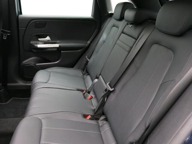 Mercedes-Benz B-KLASSE 180 Business Solution Luxury Trekhaak | Panorama Schuif-Kanteldak | Memory voorstoelen | MBUX augmented reality voor navigatie | Sfeerverlichting. Inclusief 24 maanden Mercedes-Benz Certified garantie voor Europa.