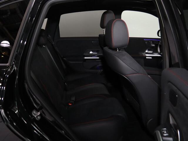 Mercedes-Benz B-KLASSE 250e Business Solution AMG | Panoramaschuifdak | Night | Premium plus pakket | Winter pakket | Trekhaak | Head-up display |