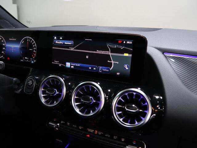 Mercedes-Benz B-KLASSE 250e Business Solution AMG | Panoramaschuifdak | Night | Premium plus pakket | Winter pakket | Trekhaak | Head-up display |