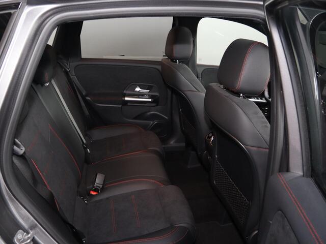 Mercedes-Benz B-KLASSE 250e Business Solution AMG | Panoramaschuifdak | Night | Winter pakket | Trekhaak | Stoelverwarming |