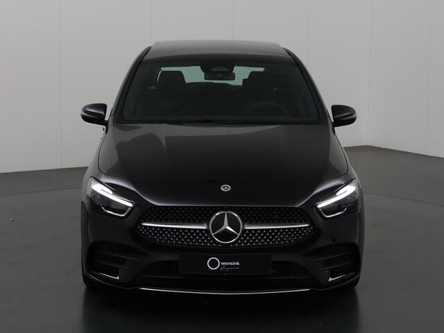 Mercedes-Benz B-KLASSE 180 Business Solution AMG | Panoramadak | Winter pakket | Memory stoelen | Trekhaak | Parkeercamera | Sfeerverlichting |