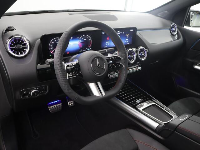 Mercedes-Benz B-KLASSE 180 Business Solution AMG | Panoramadak | Winter pakket | Memory stoelen | Trekhaak | Parkeercamera | Sfeerverlichting |