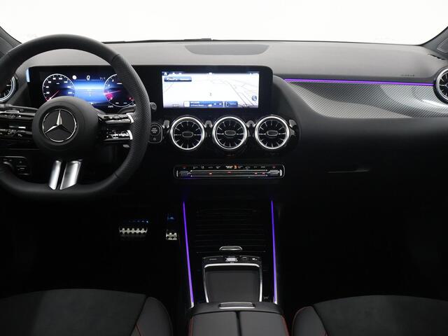Mercedes-Benz B-KLASSE 180 Star Edition AMG Line | Trekhaak | Panoramadak-schuifdak | Stuurverwarming | Sfeerverlichting