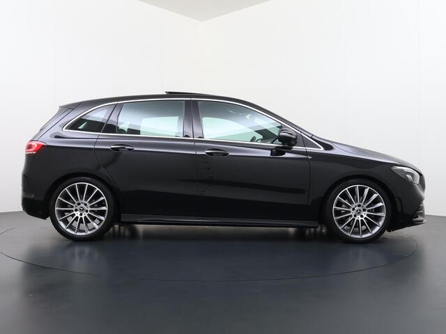 Mercedes-Benz B-KLASSE 180 AMG Line | Trekhaak | Pano | Sfeerverlichting