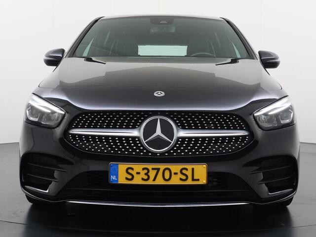 Mercedes-Benz B-KLASSE 180 AMG Line | Trekhaak | Pano | Sfeerverlichting