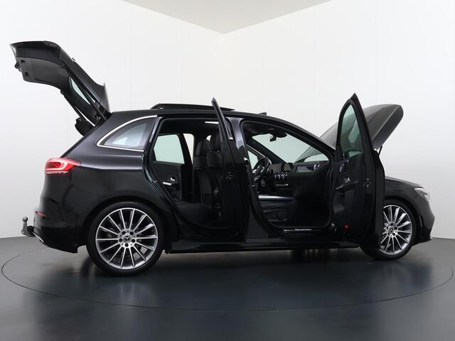 Mercedes-Benz B-KLASSE 180 AMG Line | Trekhaak | Pano | Sfeerverlichting