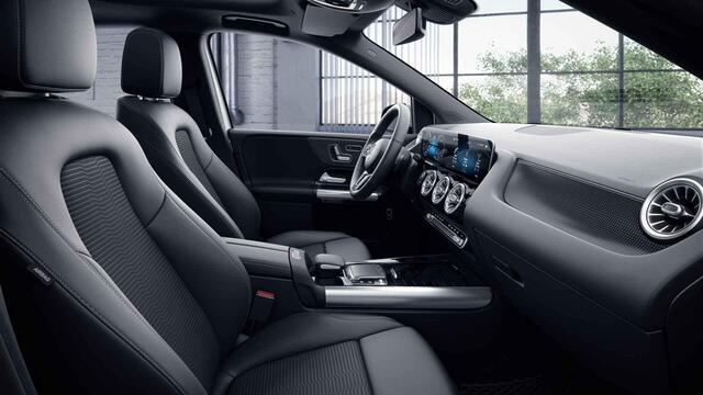 Mercedes-Benz B-KLASSE 180 | Panoramadak | Widescreen | Stoelverwarming | 360 camera | Verwarmd stuur |
